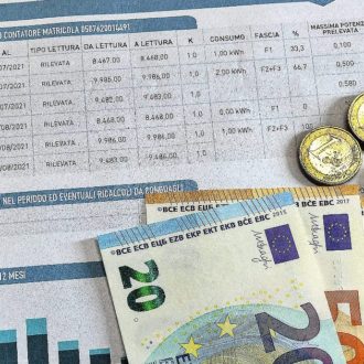 Copertina di Il bluff di Cingolani: come tagliare bollette e consumi energetici