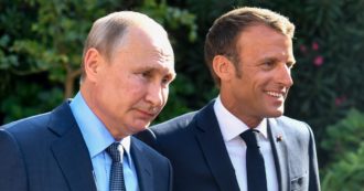 Le parole di Putin a Macron a 4 giorni dall’invasione: “L’Ucraina vuole l’arma atomica”. La telefonata diffusa dalla tv francese