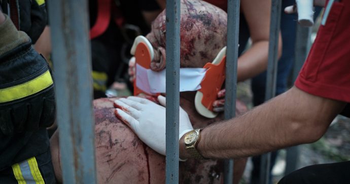 Kiev: “Mykolaiv colpita da proiettili a grappolo proibiti: ci sono vittime”. Zelensky: “Energia elettrica da Ucraina verso Ue”