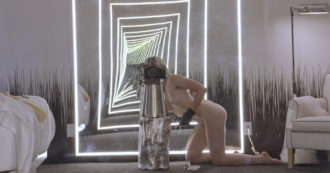 Copertina di Samira Elagoz vince il Leone d’Argento alla Biennale Teatro 2022