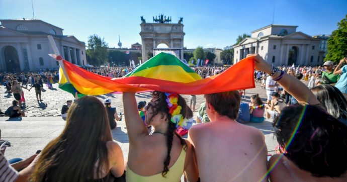 La Regione Lombardia nega (ancora) il patrocinio al Pride di Milano. Sala: “Occasione persa per riconoscere i diritti umani”