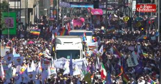 Copertina di Milano Pride 2022, decine di migliaia di persone al corteo Lgbtqi+: “Diritti senza conflitti”. Presenti anche Zan e il sindaco Sala