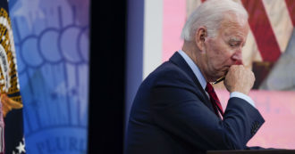 Copertina di Joe Biden positivo al Covid: l’annuncio della Casa Bianca. “Sintomi molto lievi, ha iniziato la somministrazione del Paxlovid”