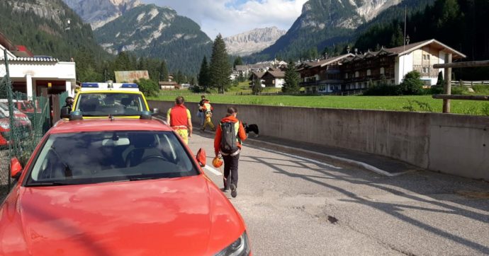 Copertina di Marmolada, si stacca  il ghiacciaio: 6 alpinisti  morti, altri 10 feriti