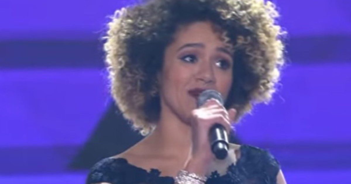 Manoela Fortuna, la star di The Voice ha dei crampi addominali e partorisce: “Non sapeva di essere incinta, pensava fosse una colica”