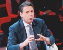 Copertina di Fiducia: guerra sul dl Aiuti Draghi e Conte si vedono