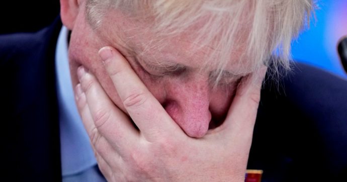 Londra, BoJo a pezzi: dopo il caso Pincher si dimettono i ministri di Finanze e Sanità