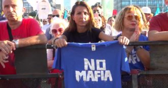 Copertina di Milano, in centinaia alla manifestazione di solidarietà a Gratteri: “Impariamo dagli errori del passato, non isoliamo i magistrati”