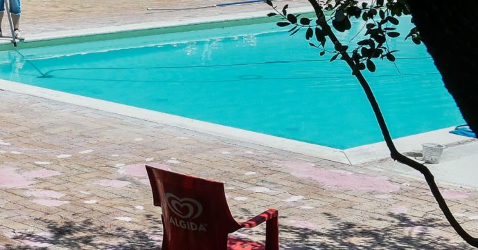Siccità, preleva acqua per riempire una piscina privata: rischia una multa fino a 30mila euro