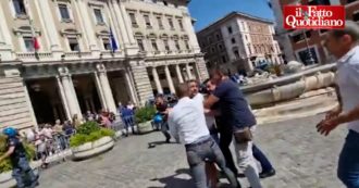 Copertina di Roma, tensione alla protesta dei tassisti contro il dl Concorrenza: manifestanti forzano i blocchi e provano a raggiungere Palazzo Chigi