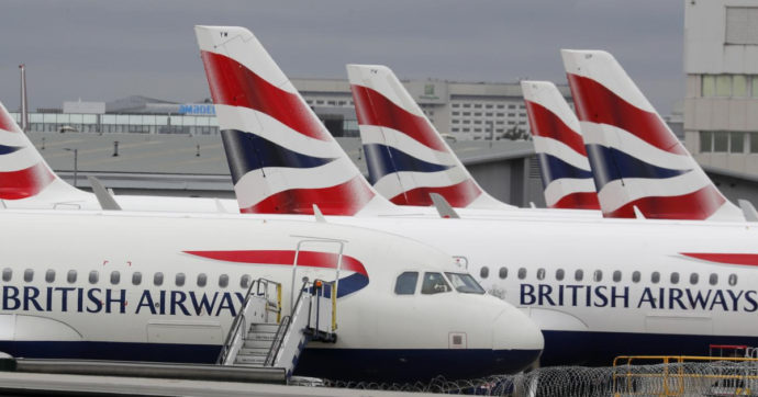 Caos voli, salgono a 10.300 i collegamenti che British Airways cancellerà quest’ estate. Salve le tratte a lungo raggio