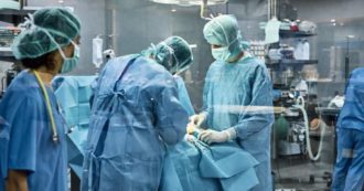 Copertina di “I pazienti operati e curati dalle chirurghe guariscono meglio o muoiono dopo rispetto a quelli trattati da uomini”