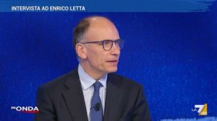 Copertina di Pd, Letta a La7: “Spero ci sia chiarimento tra Conte e Draghi, c’è bisogno di stabilità. Campo largo a sinistra? Il mio modello è Verona”