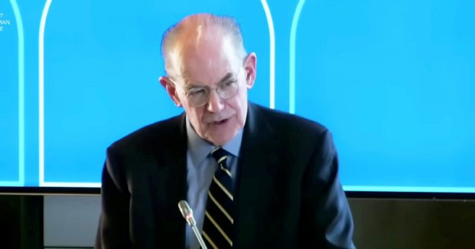 Il prof rockstar Usa è anti-Nato: parlano tutti, non sembra l’Italia