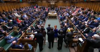 “Bye Boris” le urla dei deputati in Parlamento verso il premier. L’intervento dell’ex ministro: “Quando è troppo è troppo” – Video