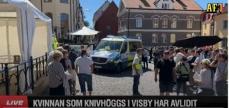 Copertina di Svezia, accoltellamento a un festival politico: uccisa una donna. Fermato l’aggressore: “Legato a un gruppo neonazista”