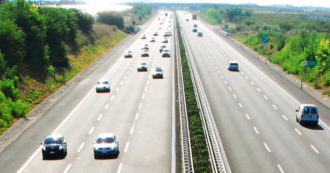 Copertina di Autostrade, revocata per gravi inadempimenti la concessione per l’A24 e l’A25 al gruppo Toto. Il ministro Patuanelli: “Provvedimento storico”