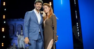 Copertina di Mika e la frecciatina ad Andrea Delogu e Stefano De Martino: “Siete proprio una bella coppia, nel senso romantico”