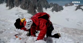 Copertina di Escursioni sui ghiacciai, il soccorso alpino: “Dall’attrezzatura alle competenze. Ecco cosa serve”. I consigli degli esperti – Video
