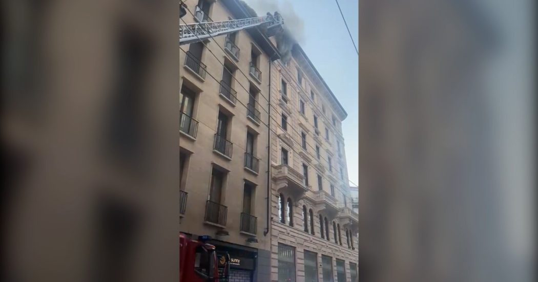 Milano, incendio in centro. Tre persone intrappolate sul tetto salvate dai vigili del fuoco