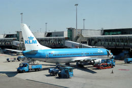 Copertina di Caos cieli, la compagnia Klm verso la cancellazione di 20 voli al giorno da qui a fine agosto