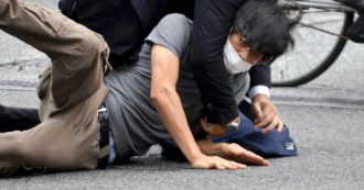 Copertina di Shinzo Abe ucciso, l’attentatore ha 41 anni ed è un ex militare. “Ha agito per frustrazione”
