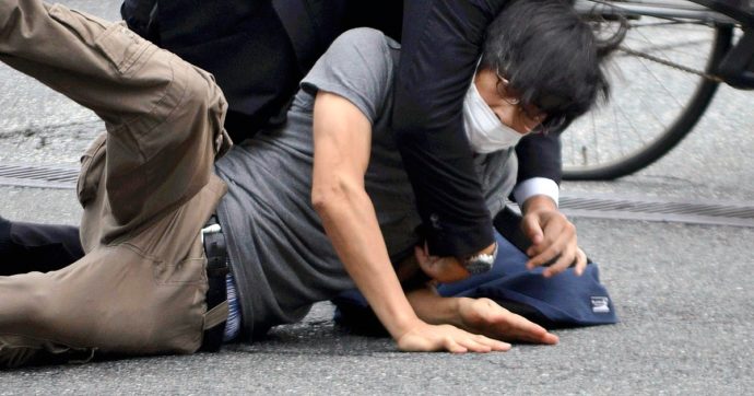 Shinzo Abe ucciso, l’attentatore ha 41 anni ed è un ex militare. “Ha agito per frustrazione”