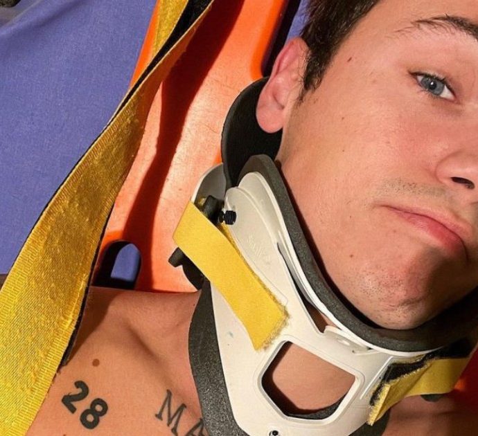 Federico Rossi ricoverato in ospedale dopo un incidente mentre faceva wakeboard: “Ho tre costole rotte”. Il video della caduta
