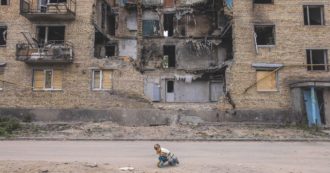 Copertina di Zagrebelsky: “La guerra va ripudiata anche quando è indiretta”