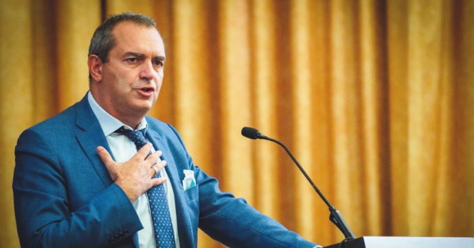 L’assemblea per la pace con de Magistris