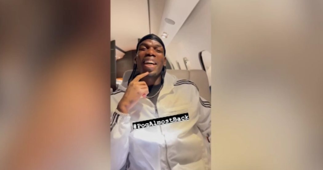 Paul Pogba annuncia il suo ritorno alla Juventus con un video mentre è in volo verso Torino