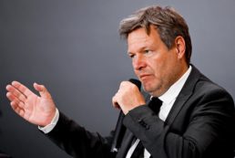 Copertina di Gasdotto Nord Stream verso il blocco, paura in Ue. Berlino inizia a prepararsi