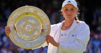 Copertina di La beffa per Wimbledon: nell’anno del no ai russi trionfa Elena Rybakina, nata e residente a Mosca. Ecco perché gioca per il Kazakistan