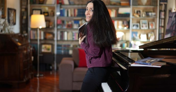 Maria Gabriella Mariani, libro e pianoforte: la compositrice che scrive musica e libri. “Così la memoria può diventare strumento per il futuro”