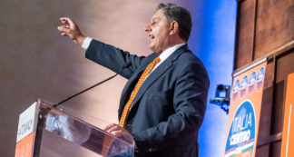 Copertina di Italia al Centro, Toti lancia il suo nuovo partito e cerca alleati: “Potenziale fino al 18%”. Ma Calenda lo avverte: “Il fritto misto non serve”