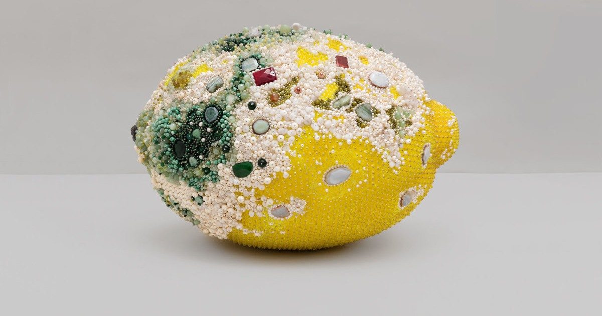 Summer Exhibition 2022, la mostra della Royal Academy of the Arts di Londra: il limone ammuffito (ma tempestato di gemme) vale da solo il prezzo del biglietto