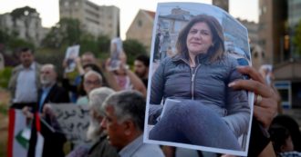 Copertina di Tensione Usa-Israele, l’Fbi apre un’indagine sull’uccisione della giornalista Shireen Abu Akleh. Tel Aviv: “Un errore, non collaboriamo”