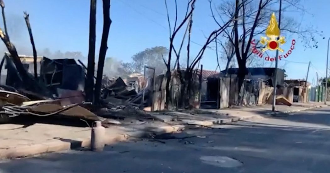 Incendio Roma, vigili del fuoco dopo una notte di lavoro: “Situazione sotto controllo”. Ecco cosa rimane dopo il rogo