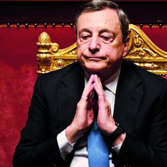 Copertina di Aria di Draghi bis (senza 5S): il Fatto di domani 12 luglio