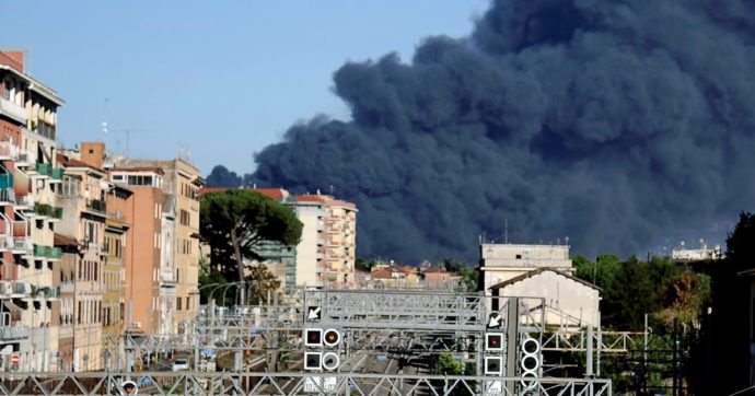 Copertina di Incendio Roma, esposto in Procura. In arrivo un “pool”