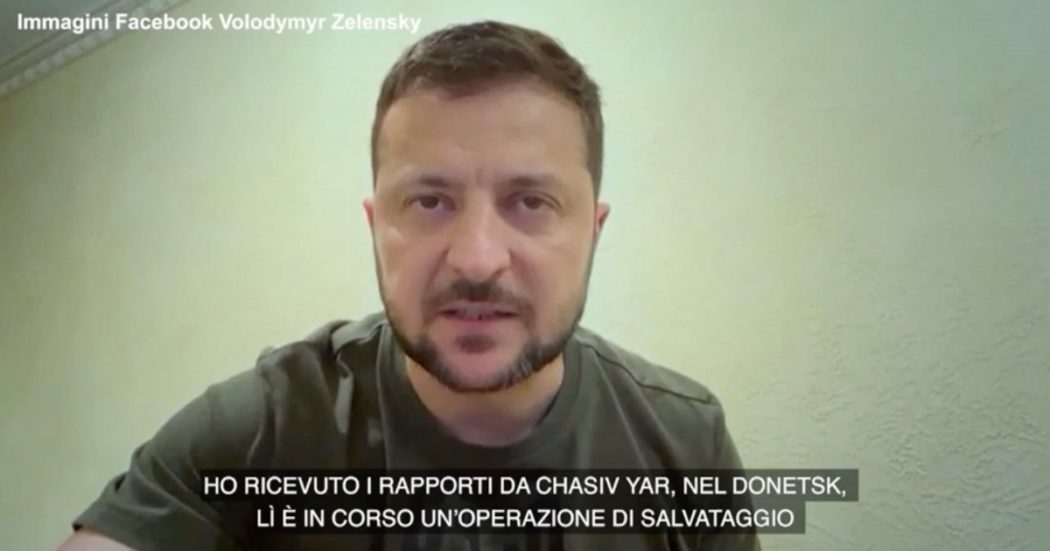 Ucraina, Zelensky: “Puniremo i responsabili degli attacchi nel Donetsk. La pausa operativa di cui si è parlato è un’invenzione”