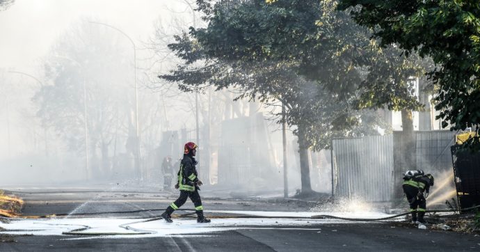 Incendio Roma, Arpa: “Valori diossina in netto calo”. La Procura valuta reati ambientali e indaga sulla cura del verde nella Capitale