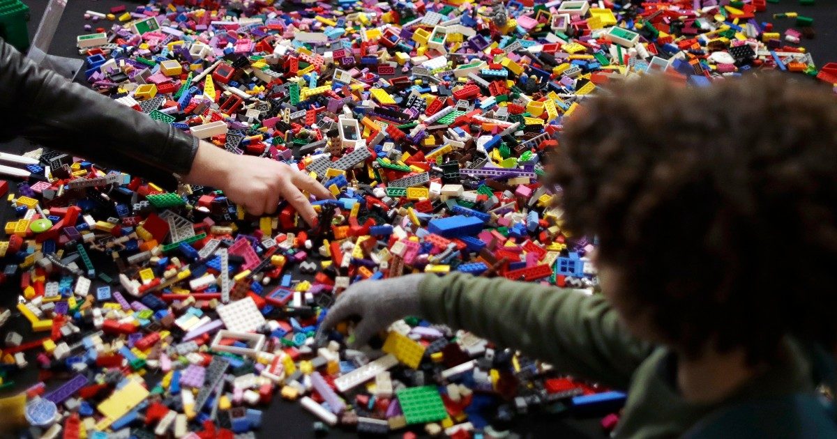 Il ladro dei Lego arrestato dalla polizia: sequestrate 1.700 scatole ancora intatte tra i 2.500 giocattoli ritrovati in casa. Il valore? Oltre 200mila euro