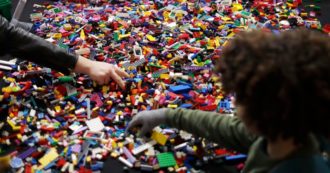 Copertina di Ucraina, la Lego lascia il mercato russo a tempo indeterminato. Nel Paese ha 81 negozi