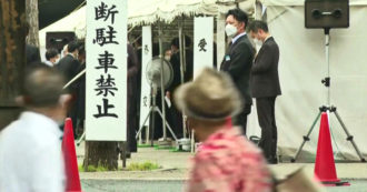 Copertina di Giappone, migliaia di persone per i funerali di Shinzo Abe: il corteo partito dal tempio buddista – Video