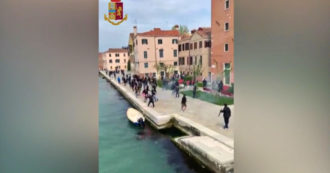 Copertina di Scontri tra tifosi del Venezia e del Bologna: daspo per 39. Il video della battaglia in Laguna