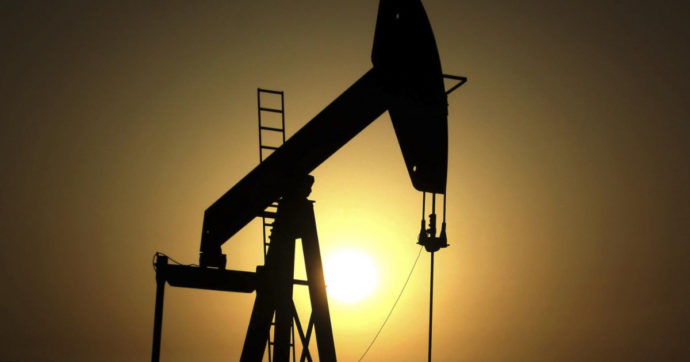 Petrolio a picco, chiusura sotto i 100 dollari al barile a meno 7,4%. Incidono i timori di recessione e gli annunci Opec
