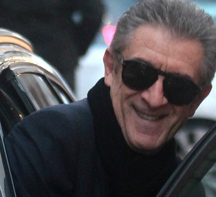 Ezio Greggio su Pucci: “Ottimo entertainer, soliderietà come collega. Chi fa satira non deve essere schierato. Cosa fa ridere me? L’attualità, basta sentire il commento dell’apertura delle Olimpiadi”