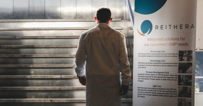 Addio al vaccino italiano, la nuova Invitalia vende le quote Reithera a un fondo straniero