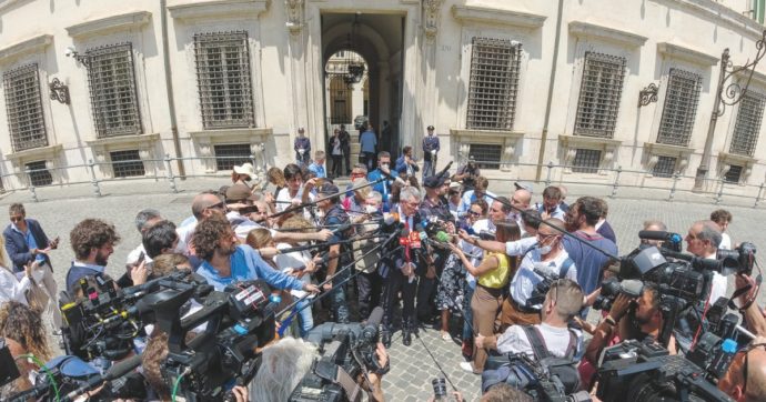 “Deve uscire”, “No, ormai è tardi”. Conte come “la costola della sinistra”